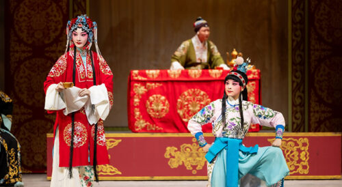 Ópera de Pequim apresenta espetáculo clássico do teatro musical chinês em Salvador