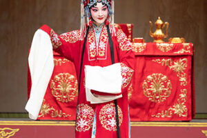 Ópera de Pequim apresenta espetáculo clássico do teatro musical chinês em Salvador