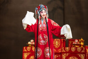 Ópera de Pequim apresenta espetáculo clássico do teatro musical chinês em Salvador