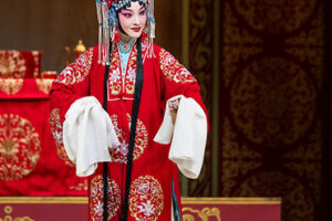 Ópera de Pequim apresenta espetáculo clássico do teatro musical chinês em Salvador