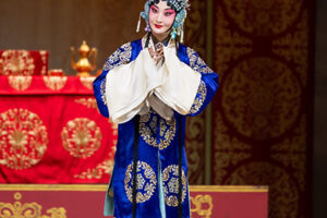Ópera de Pequim apresenta espetáculo clássico do teatro musical chinês em Salvador