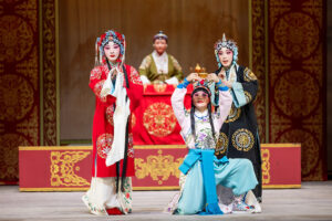 Ópera de Pequim apresenta espetáculo clássico do teatro musical chinês em Salvador