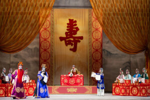 Ópera de Pequim apresenta espetáculo clássico do teatro musical chinês em Salvador