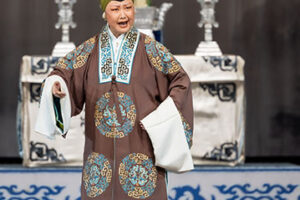 Ópera de Pequim apresenta espetáculo clássico do teatro musical chinês em Salvador