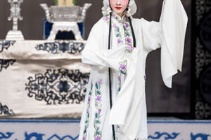 Ópera de Pequim apresenta espetáculo clássico do teatro musical chinês em Salvador
