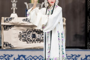 Ópera de Pequim apresenta espetáculo clássico do teatro musical chinês em Salvador