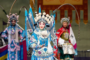Ópera de Pequim apresenta espetáculo clássico do teatro musical chinês em Salvador
