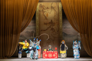Ópera de Pequim apresenta espetáculo clássico do teatro musical chinês em Salvador