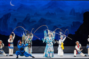 Ópera de Pequim apresenta espetáculo clássico do teatro musical chinês em Salvador