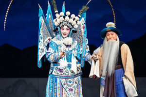 Ópera de Pequim apresenta espetáculo clássico do teatro musical chinês em Salvador