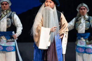 Ópera de Pequim apresenta espetáculo clássico do teatro musical chinês em Salvador