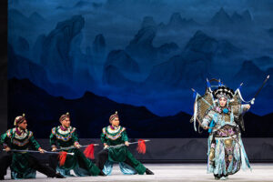 Ópera de Pequim apresenta espetáculo clássico do teatro musical chinês em Salvador