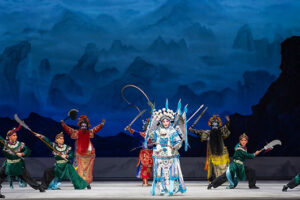 Ópera de Pequim apresenta espetáculo clássico do teatro musical chinês em Salvador