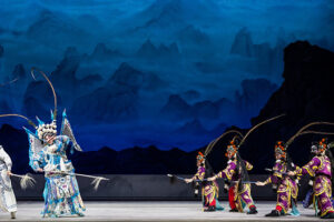 Ópera de Pequim apresenta espetáculo clássico do teatro musical chinês em Salvador
